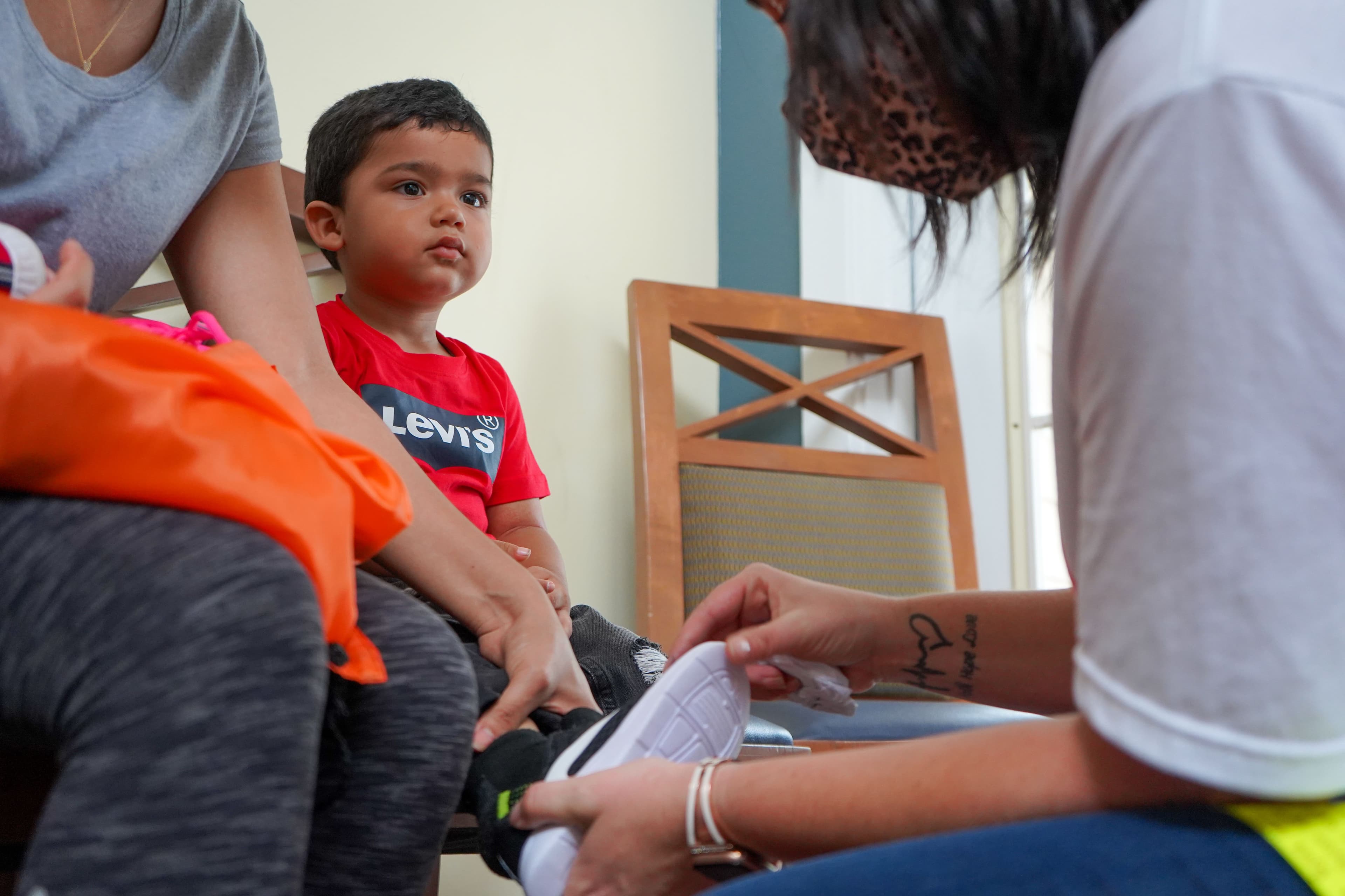 New shoes and a lot of love for Syrian refugees in Greece